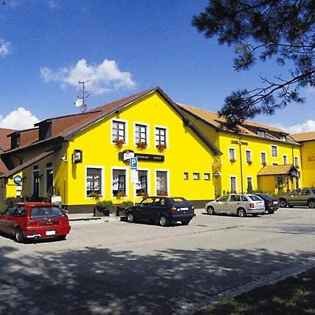 Hotel Rose Břeclav מראה חיצוני תמונה