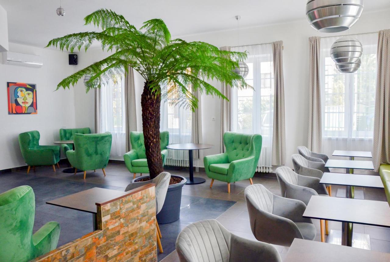 Hotel Rose Břeclav מראה חיצוני תמונה