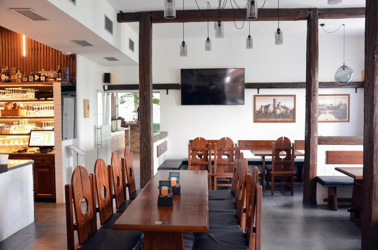 Hotel Rose Břeclav מראה חיצוני תמונה