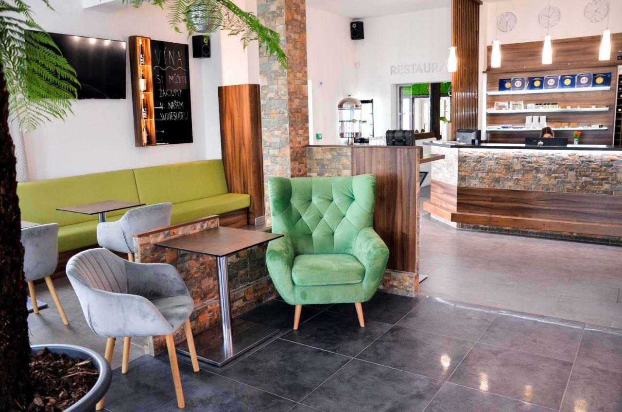 Hotel Rose Břeclav מראה חיצוני תמונה