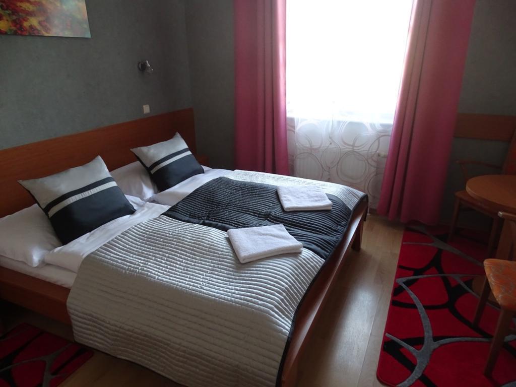 Hotel Rose Břeclav מראה חיצוני תמונה