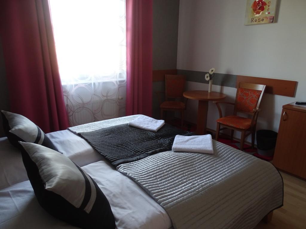 Hotel Rose Břeclav מראה חיצוני תמונה