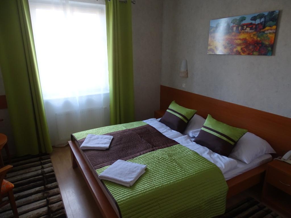 Hotel Rose Břeclav מראה חיצוני תמונה