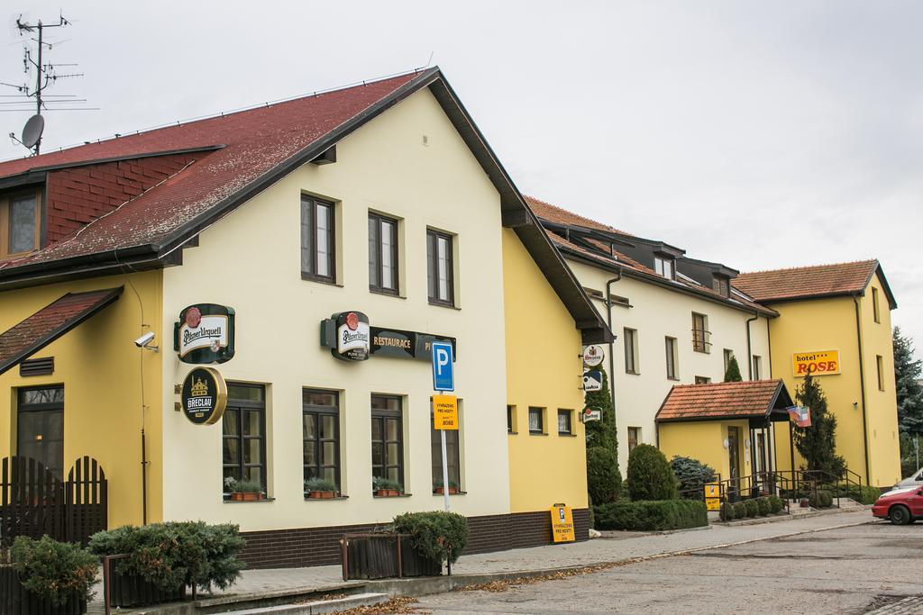 Hotel Rose Břeclav מראה חיצוני תמונה