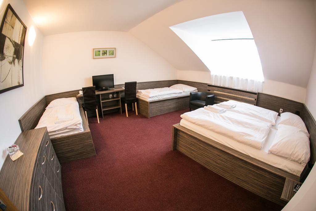Hotel Rose Břeclav מראה חיצוני תמונה