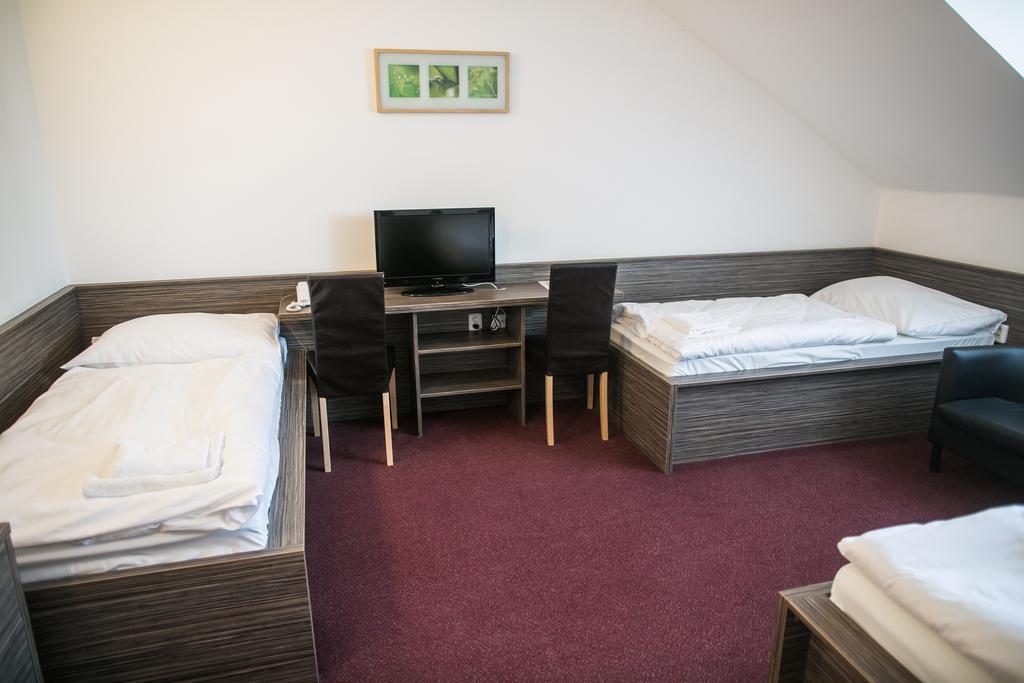 Hotel Rose Břeclav מראה חיצוני תמונה