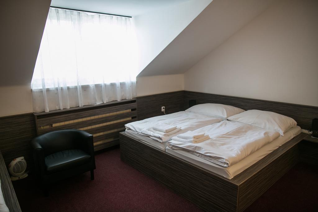 Hotel Rose Břeclav מראה חיצוני תמונה