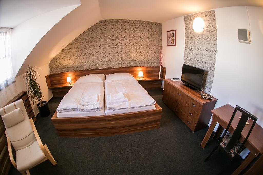 Hotel Rose Břeclav מראה חיצוני תמונה