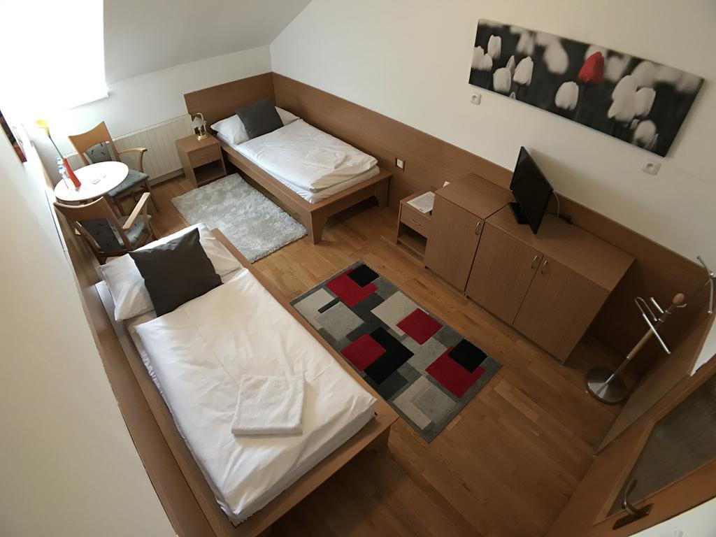 Hotel Rose Břeclav מראה חיצוני תמונה