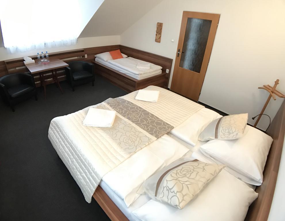 Hotel Rose Břeclav מראה חיצוני תמונה