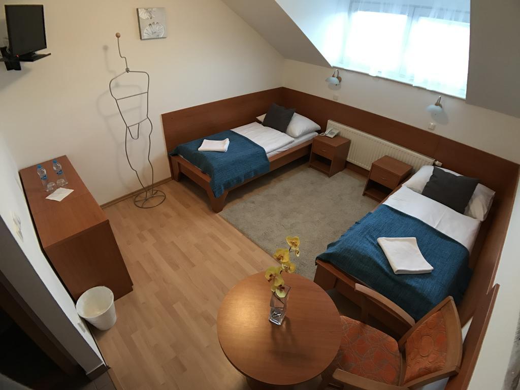 Hotel Rose Břeclav מראה חיצוני תמונה