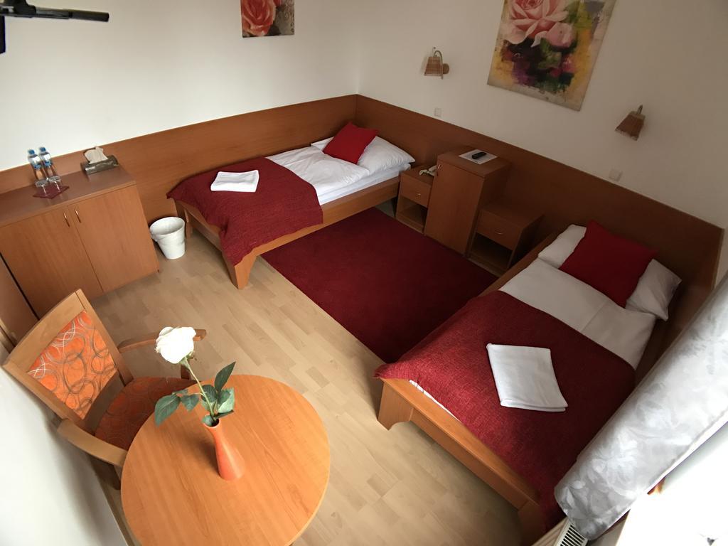 Hotel Rose Břeclav מראה חיצוני תמונה
