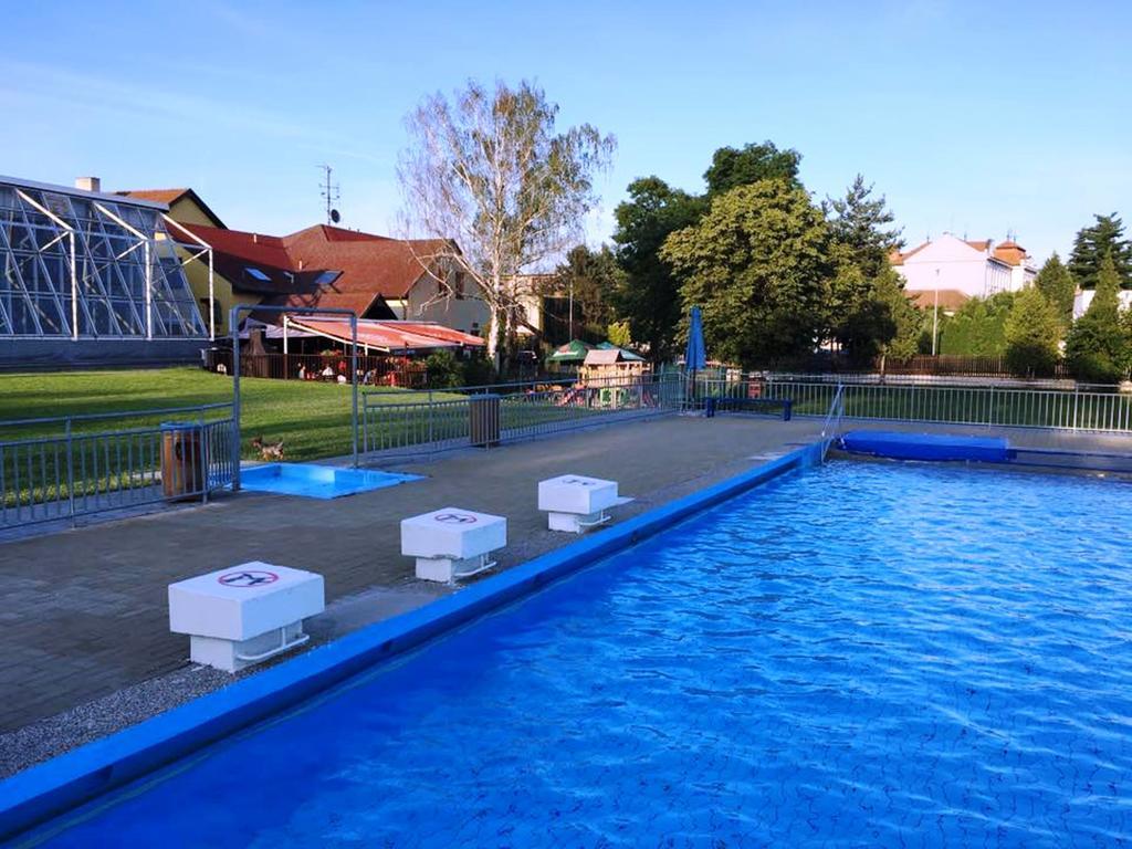 Hotel Rose Břeclav מראה חיצוני תמונה