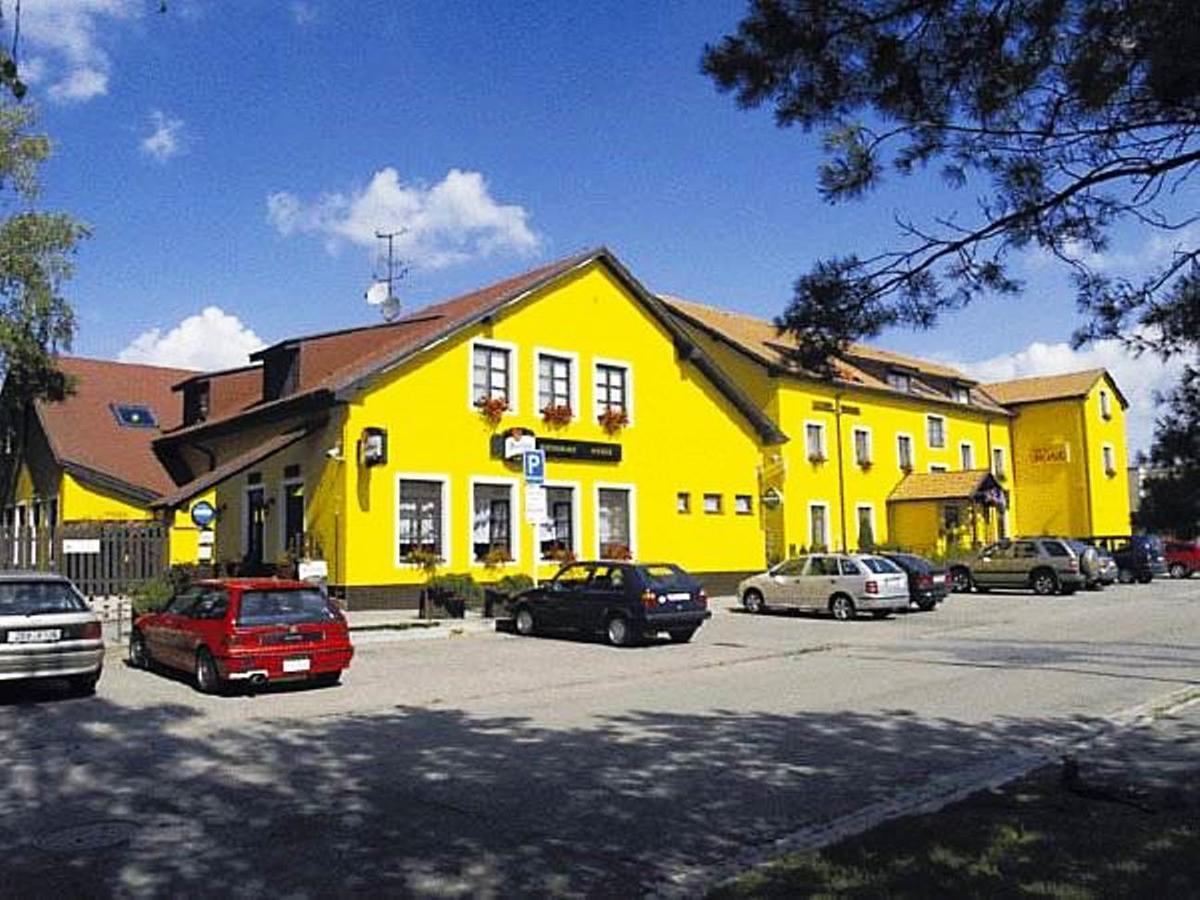 Hotel Rose Břeclav מראה חיצוני תמונה